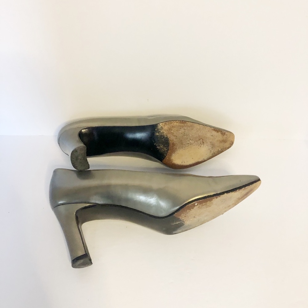 Stuart Weitzman Vintage Gold Pumps - Picture 7 of 7